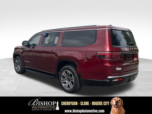 Used 2024 Jeep Wagoneer L Series II w/ Flexible Seating Group AWD/4WD image 10