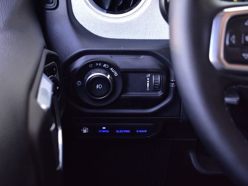 Used 2025 Jeep Wrangler Unlimited Sahara AWD/4WD image 45