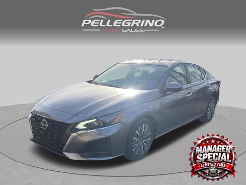 Used 2023 Nissan Altima 2.5 SV FWD image 1
