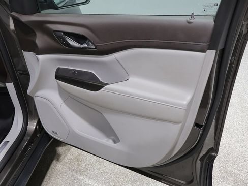 Used 2020 GMC Acadia SLT AWD/4WD image 26