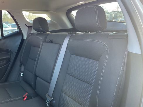 Used 2024 GMC Terrain SLE w/ Elevation Edition image 40