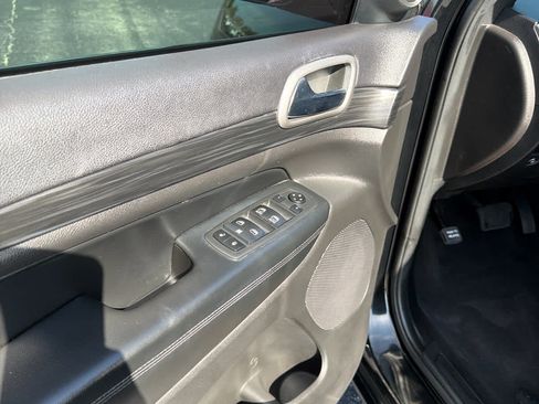 Used 2019 Jeep Grand Cherokee Altitude RWD image 15