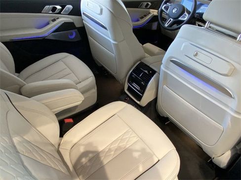New 2026 BMW X7 M60i image 11