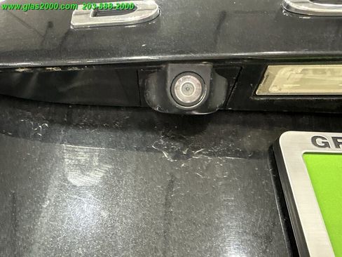 Used 2018 Dodge Grand Caravan SE w/ UConnect Hands-Free Group image 17