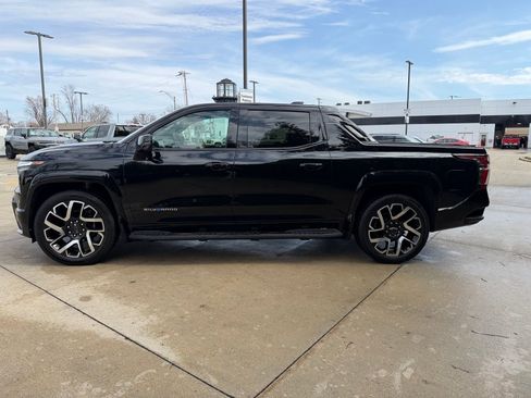 Used 2024 Chevrolet Silverado EV RST image 8