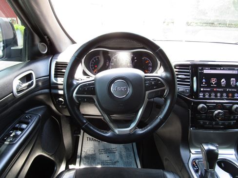 Used 2020 Jeep Grand Cherokee Altitude image 11