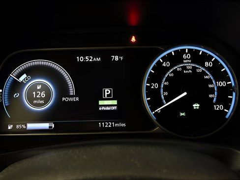Used 2025 Nissan Leaf S FWD image 19