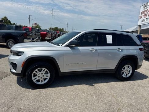 Certified 2023 Jeep Grand Cherokee Laredo w/ Luxury Tech Group I AWD/4WD image 3