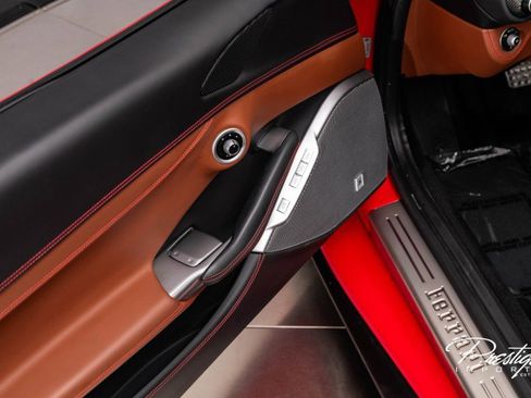 Used 2019 Ferrari Portofino image 32