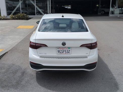 Used 2023 Volkswagen Jetta SE w/ Panoramic Sunroof Package FWD image 9