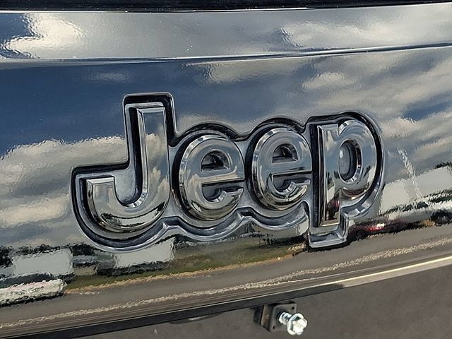 Used 2020 Jeep Grand Cherokee Altitude AWD/4WD image 30