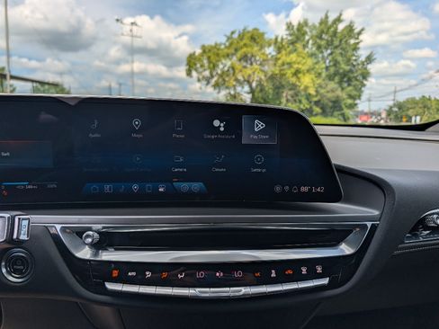 Used 2024 Cadillac Lyriq Tech AWD/4WD image 28