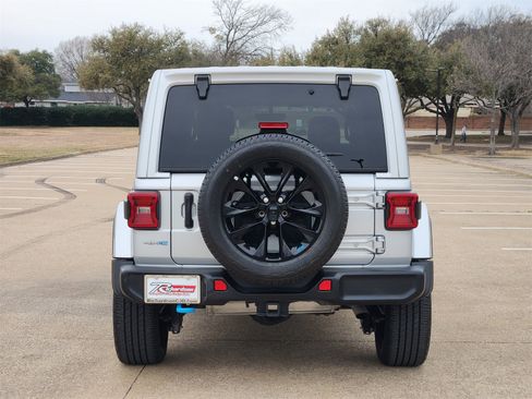 Used 2023 Jeep Wrangler Sahara image 7