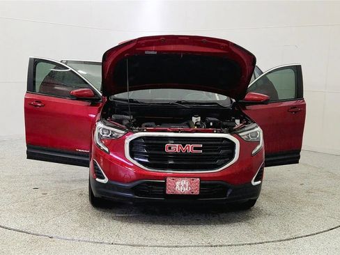 Used 2021 GMC Terrain SLE w/ Driver Convenience Package image 3