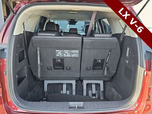 Used 2024 Kia Carnival LX image 23