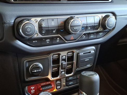 New 2025 Jeep Wrangler Unlimited Rubicon 392 image 16