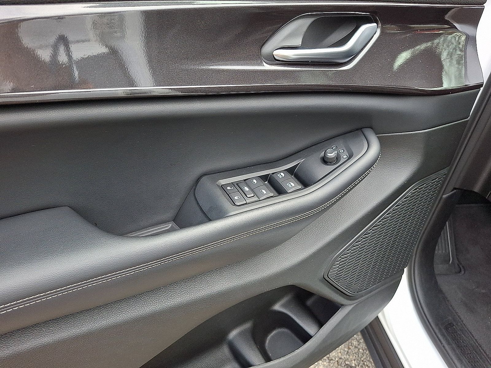 Used 2023 Jeep Grand Cherokee Altitude AWD/4WD image 13