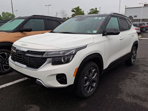 Used 2024 Kia Seltos S AWD/4WD image 2