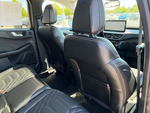 Used 2023 Ford Escape Platinum w/ Premium Technology Package AWD/4WD image 34