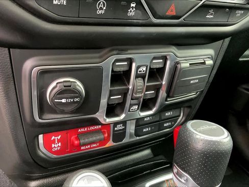 Used 2021 Jeep Gladiator Mojave AWD/4WD image 32