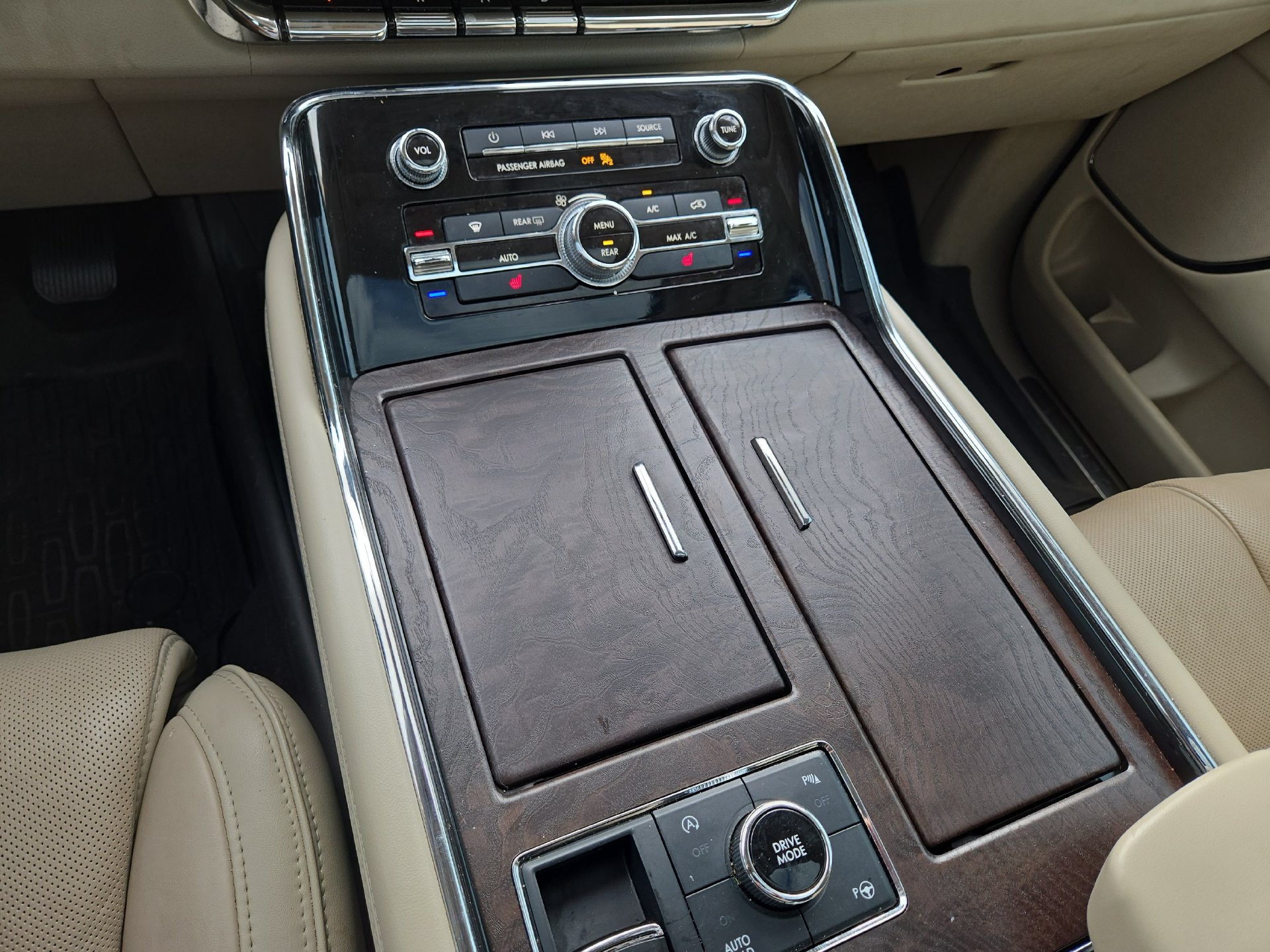 Used 2019 Lincoln Navigator Select w/ Technology Package RWD image 22