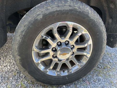 Used 2024 Chevrolet Silverado 2500 LTZ w/ LTZ Plus Package image 8