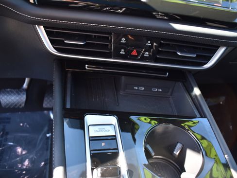 Used 2025 Volkswagen Atlas SE image 21