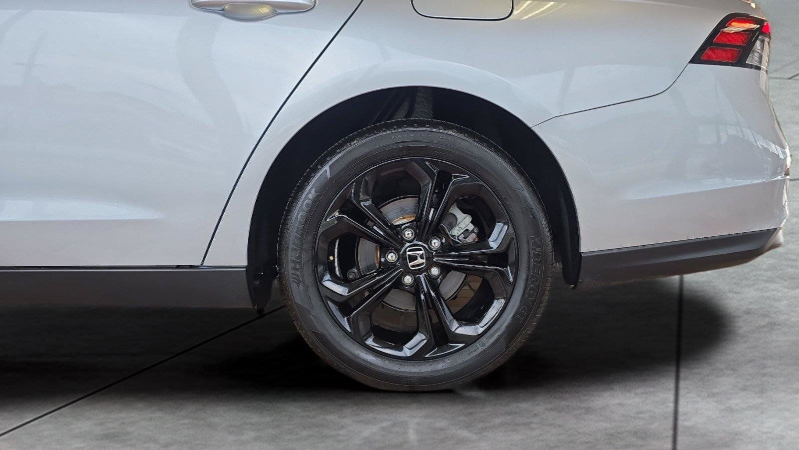 Used 2025 Honda Accord SE image 30