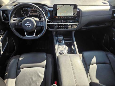 Used 2025 Nissan Pathfinder SL AWD/4WD image 18