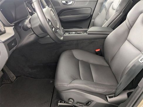 Used 2025 Volvo XC60 B5 Plus image 14