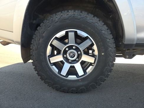 Used 2022 Toyota 4Runner SR5 AWD/4WD image 12