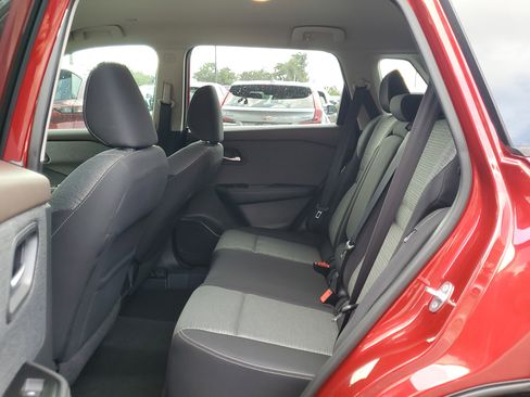 Used 2022 Nissan Rogue SV image 12