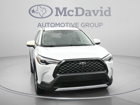 Used 2022 Toyota Corolla Cross LE FWD image 2