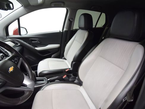 Used 2021 Chevrolet Trax LT w/ Driver Confidence Package image 15