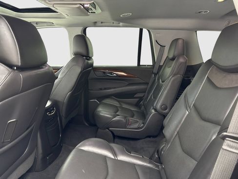 Used 2018 Cadillac Escalade Luxury AWD/4WD image 38