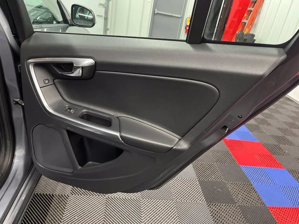 Used 2018 Volvo S60 T5 Dynamic w/ Vision Package AWD/4WD image 14