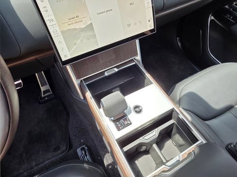 Used 2025 Land Rover Range Rover Autobiography AWD/4WD image 13
