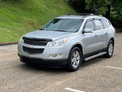 Used 2011 Chevrolet Traverse LT w/ LPO, 'HIT The Road' Package FWD image 22
