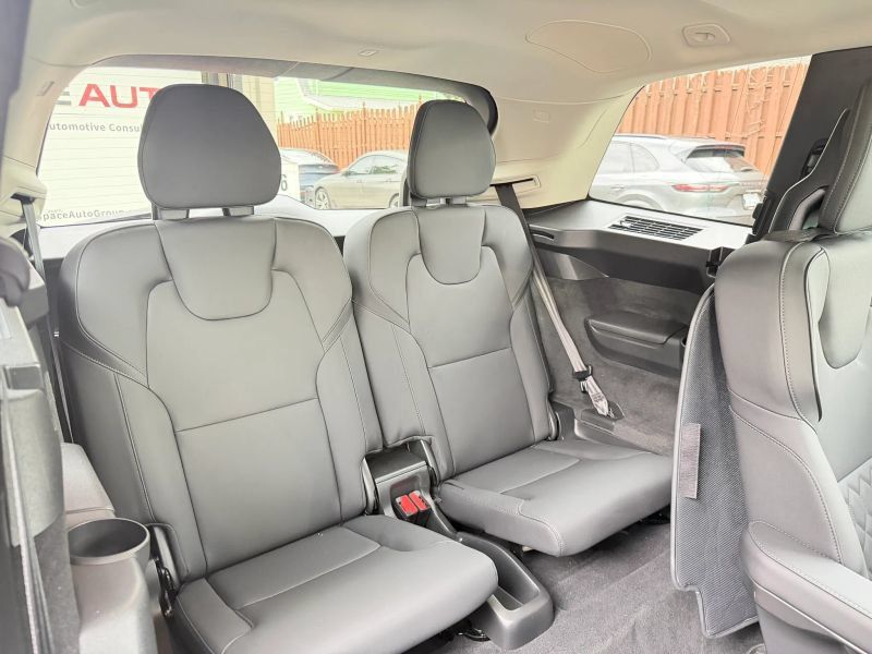 Used 2025 Volvo XC90 B6 Plus w/ Protection Package Premier AWD/4WD image 31