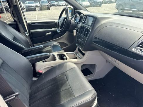Used 2018 Dodge Grand Caravan SXT w/ Driver Convenience Group FWD image 10