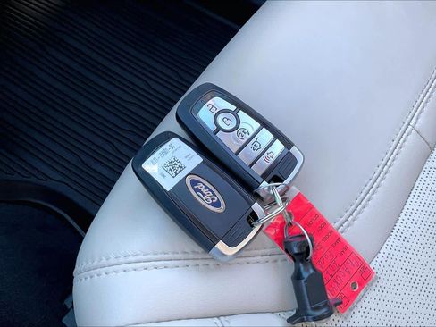 Used 2023 Ford Explorer Platinum w/ Technology Package image 13