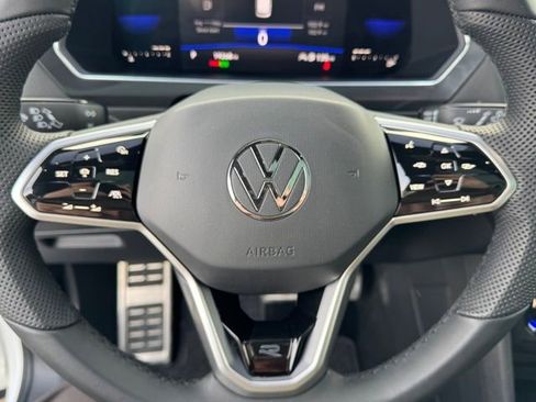 Used 2022 Volkswagen Tiguan SE R-Line image 22