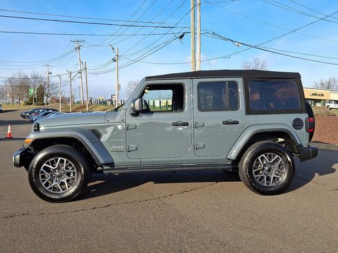 Used 2024 Jeep Wrangler Unlimited Sahara w/ Technology Group image 7