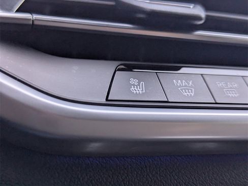 Used 2022 BMW X6 xDrive40i w/ M Sport Package image 18