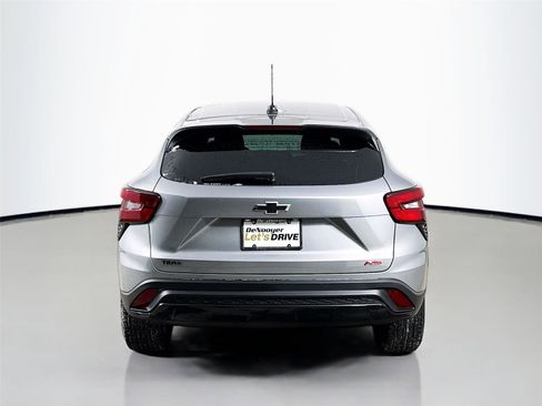 Used 2024 Chevrolet Trax RS image 7