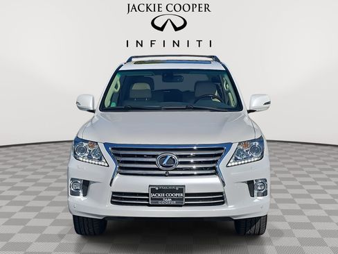 Used 2015 Lexus LX 570 4WD w/ Luxury Package image 2