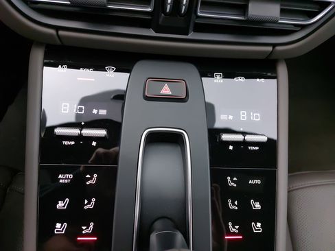 Used 2025 Porsche Macan image 23