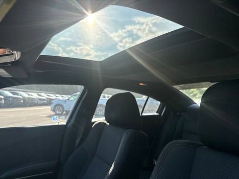 Used 2019 Dodge Charger SXT RWD image 10
