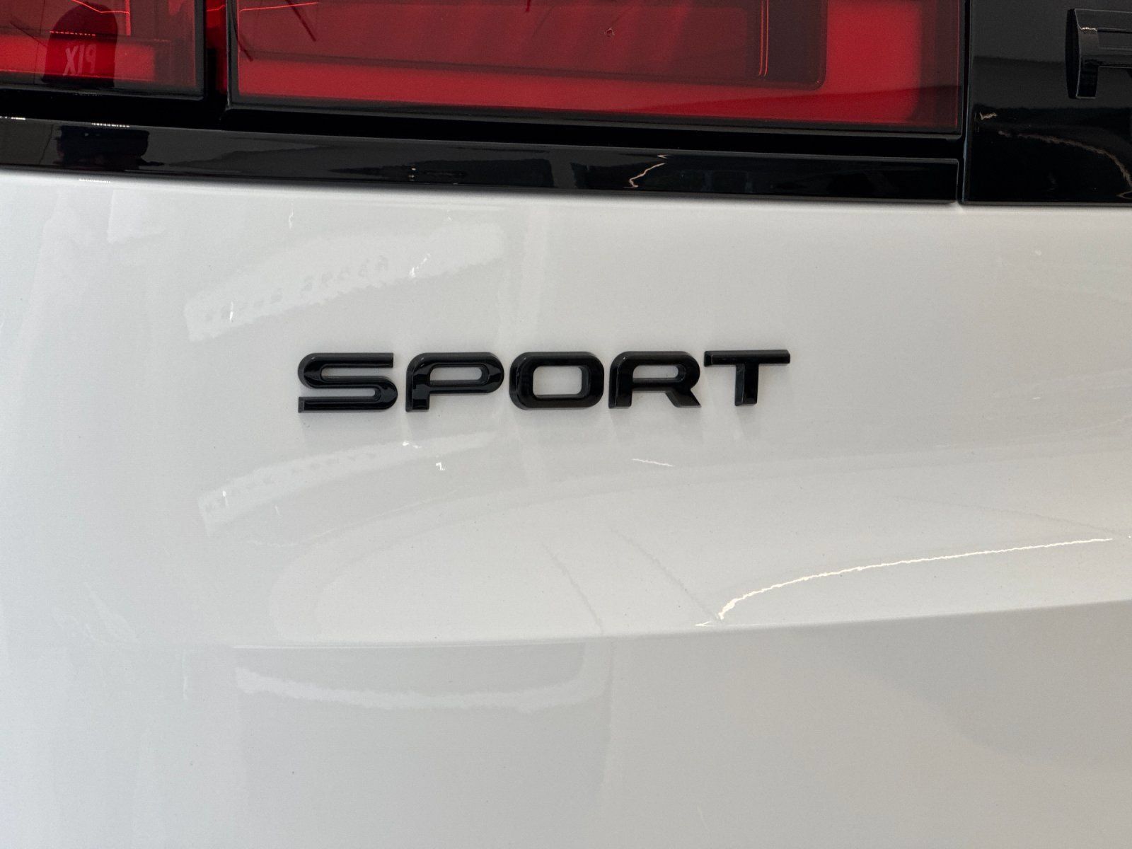 Used 2026 Land Rover Range Rover Sport SE AWD/4WD image 25