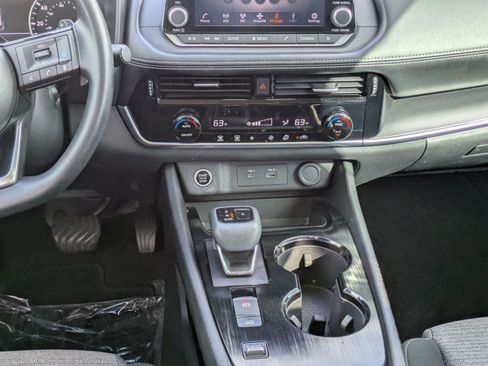 Used 2023 Nissan Rogue SV image 18